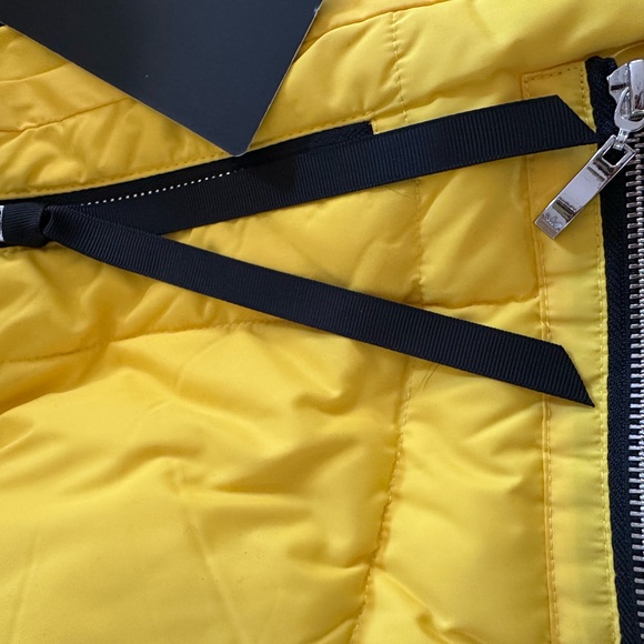 Brand new Orolay jacket in yellow. Size xs. - Picture 3 of 4